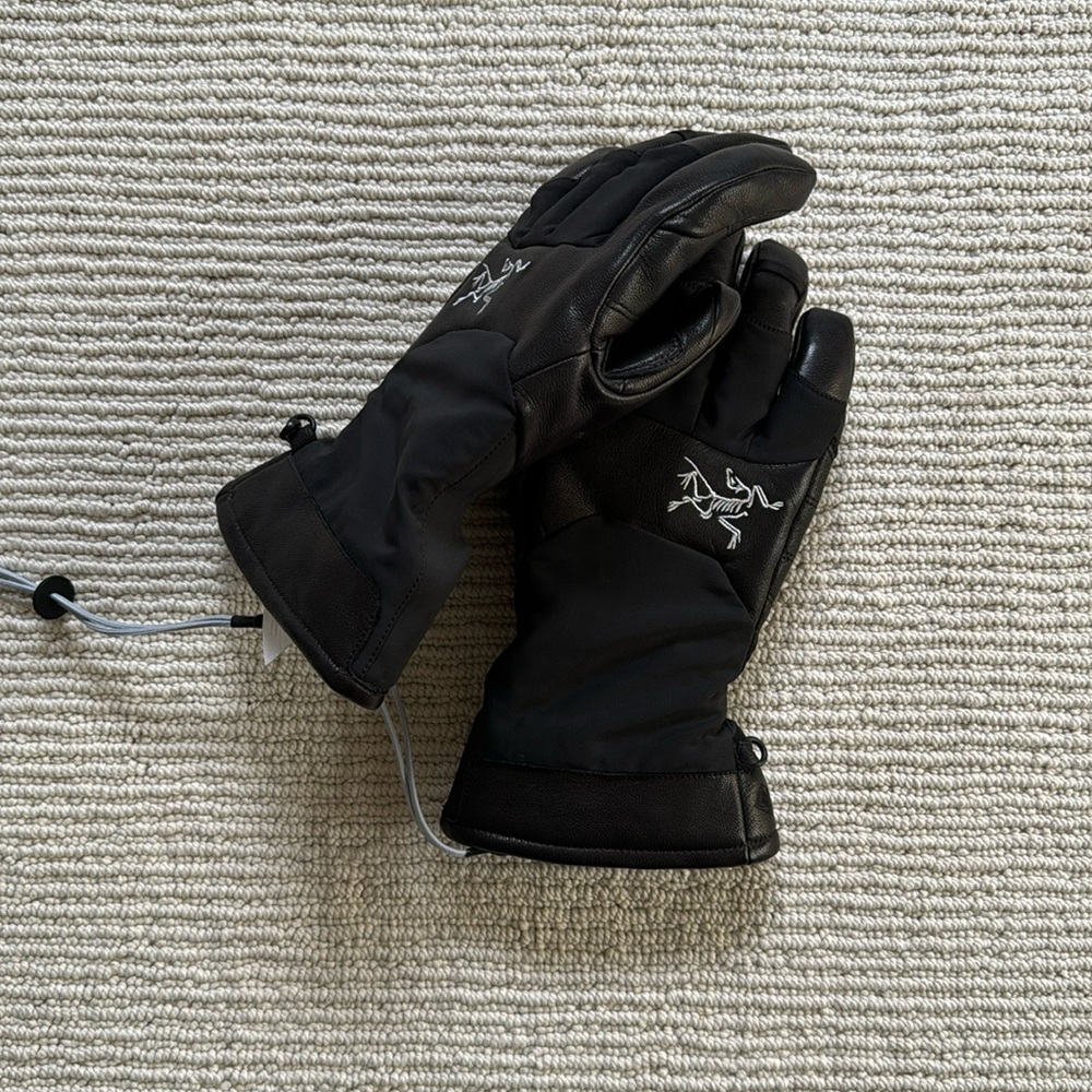 Arcteryx fission gloves NEVER BEEN USED - UNISEX
